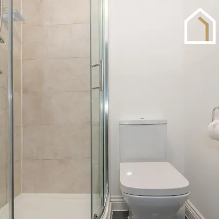 Stylish & Modern 2 Bed 2 Bath With Free Parking Лидс