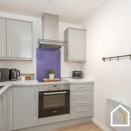 Stylish & Modern 2 Bed 2 Bath With Free Parking * Leeds (West Yorkshire)