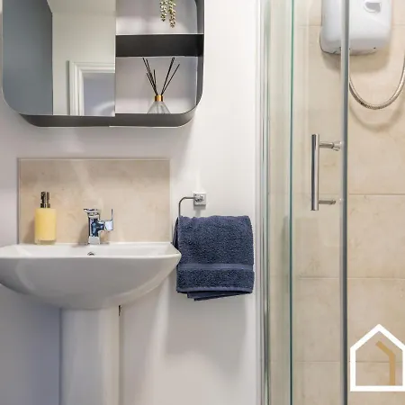 Stylish & Modern 2 Bed 2 Bath With Free Parking Апартаменты Лидс