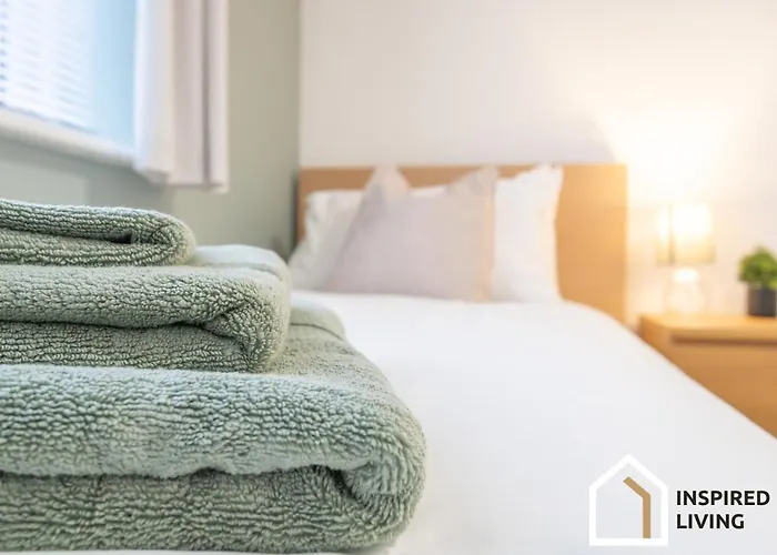 Stylish & Modern 2 Bed 2 Bath With Free Parking Apartament