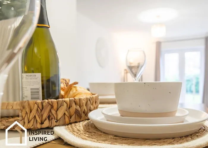 Stylish & Modern 2 Bed 2 Bath With Free Parking Apartament *