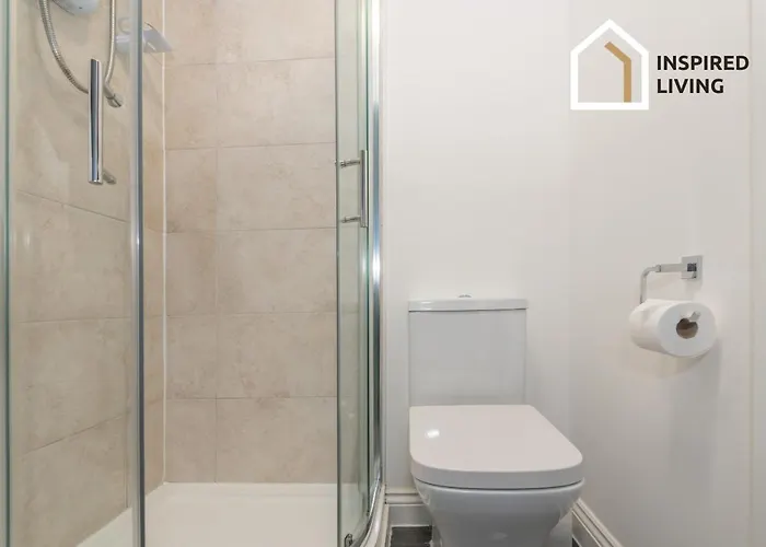 Stylish & Modern 2 Bed 2 Bath With Free Parking Leeds (West Yorkshire)