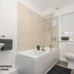 Stylish & Modern 2 Bed 2 Bath With Free Parking * Leeds (West Yorkshire)