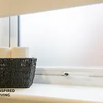 Apartment Stylish & Modern 2 Bed 2 Bath With Free Parking Leeds (West Yorkshire)