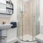 Stylish & Modern 2 Bed 2 Bath With Free Parking *