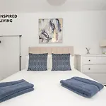 Stylish & Modern 2 Bed 2 Bath With Free Parking Apartment