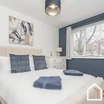 Apartment Stylish & Modern 2 Bed 2 Bath With Free Parking *