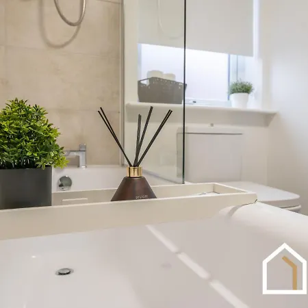 Lejlighed Stylish & Modern 2 Bed 2 Bath With Free Parking *