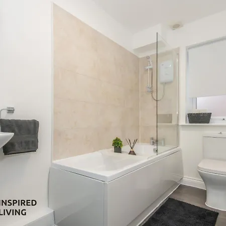 Stylish & Modern 2 Bed 2 Bath With Free Parking * לידס