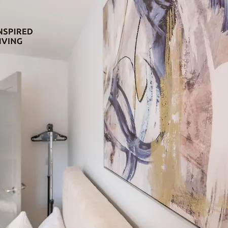 Stylish & Modern 2 Bed 2 Bath With Free Parking Lejlighed *