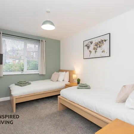 Stylish & Modern 2 Bed 2 Bath With Free Parking *