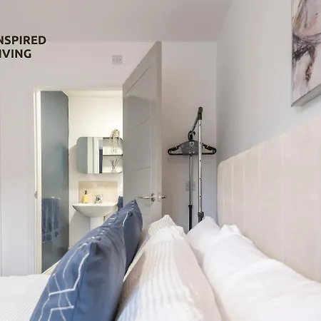 Stylish & Modern 2 Bed 2 Bath With Free Parking * Leeds (West Yorkshire)