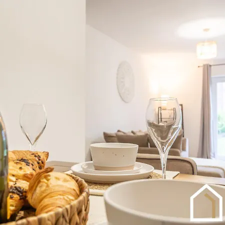 Lejlighed Stylish & Modern 2 Bed 2 Bath With Free Parking *