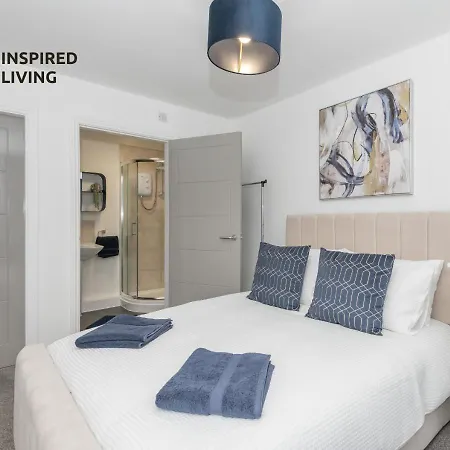 Stylish & Modern 2 Bed 2 Bath With Free Parking