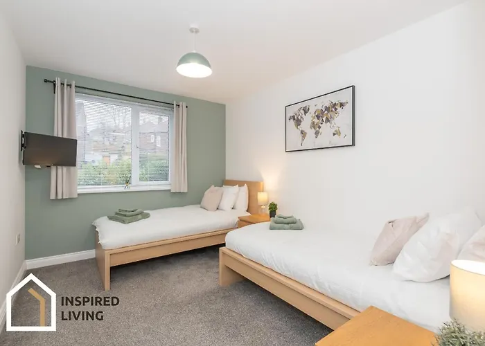 Stylish & Modern 2 Bed 2 Bath With Free Parking *