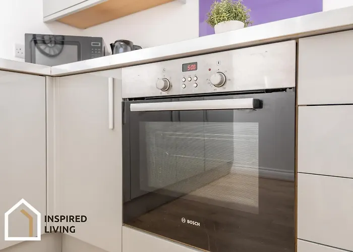 Stylish & Modern 2 Bed 2 Bath With Free Parking * לידס