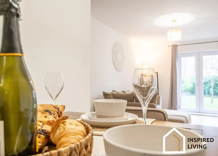 דירה Stylish & Modern 2 Bed 2 Bath With Free Parking *