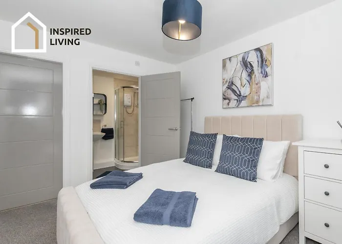 Stylish & Modern 2 Bed 2 Bath With Free Parking