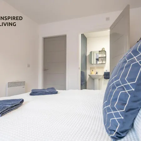Stylish & Modern 2 Bed 2 Bath With Free Parking Leeds