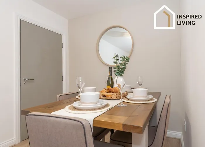 Apartman Stylish & Modern 2 Bed 2 Bath With Free Parking